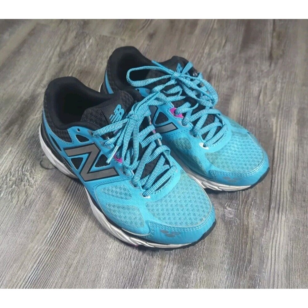 New Balance Women’s 680 V3 Running Sneaker Blue Size 5.5 W680LS3